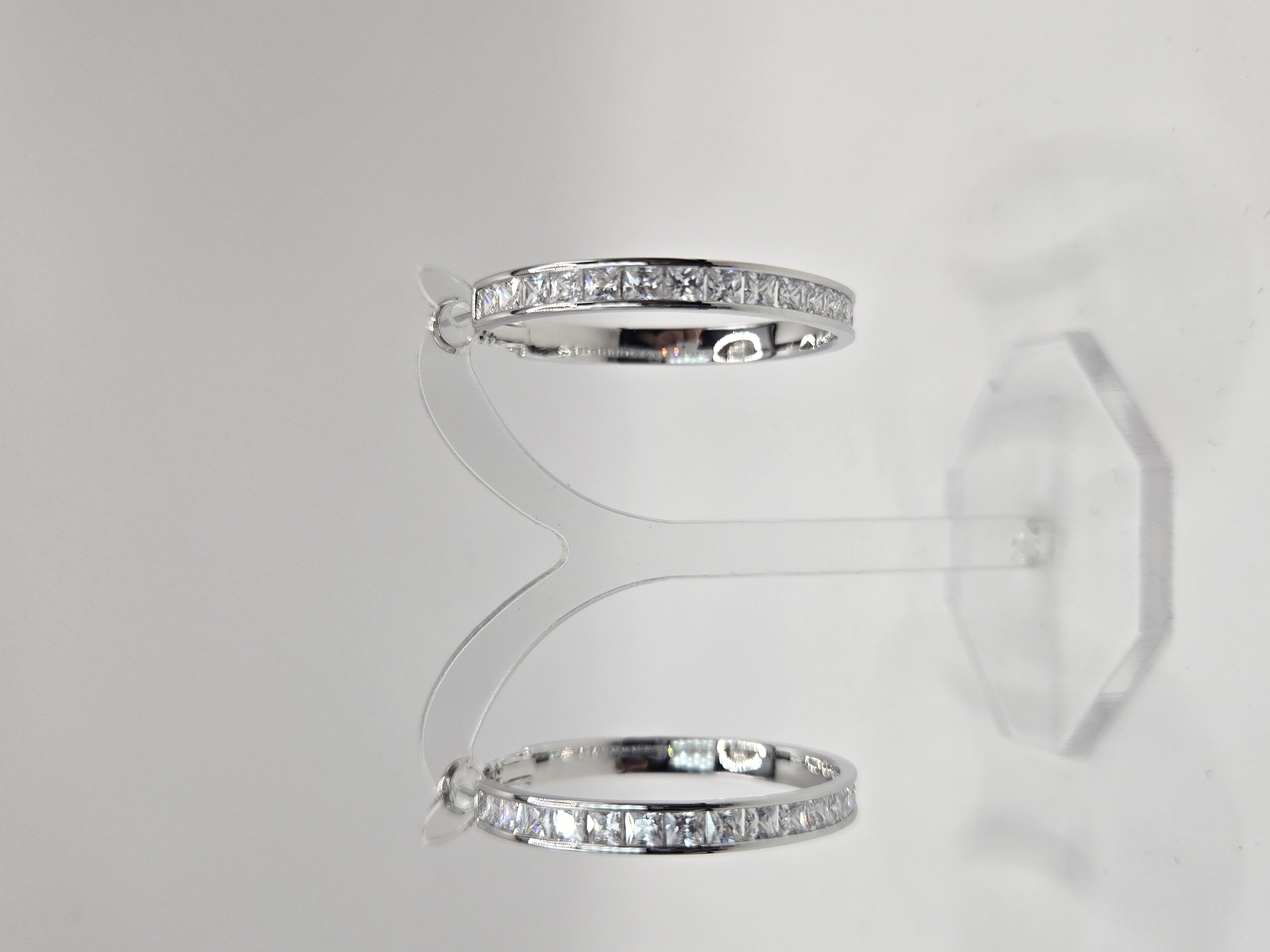 CRYSTAL PRESTIGE – Luxusní kruhové náušnice s čirými kamínky