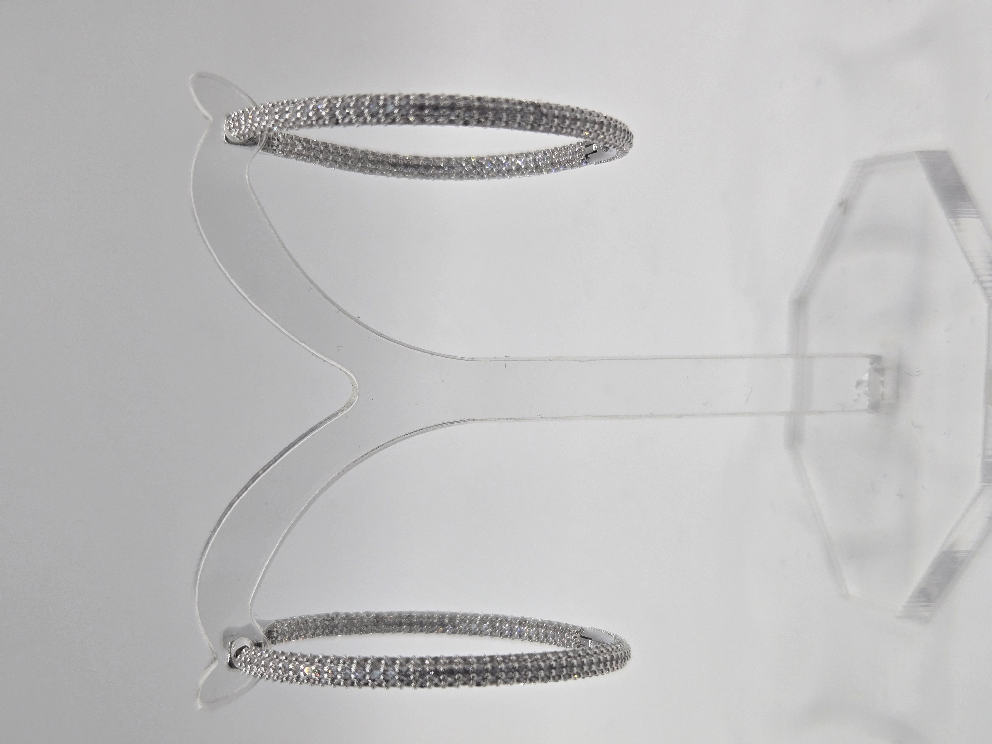 SILVER RADIANCE – Luxusní kruhové náušnice s třpytivými kamínky