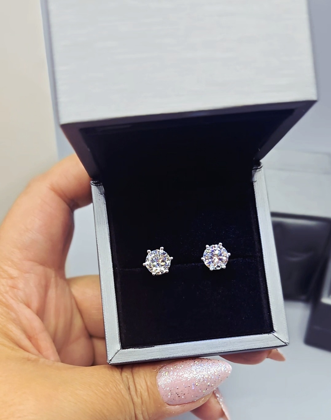 ASTOR – Luxusní unisex stříbrné náušnice s moissanity (2 × 2 ct) | ANU JEWELRY