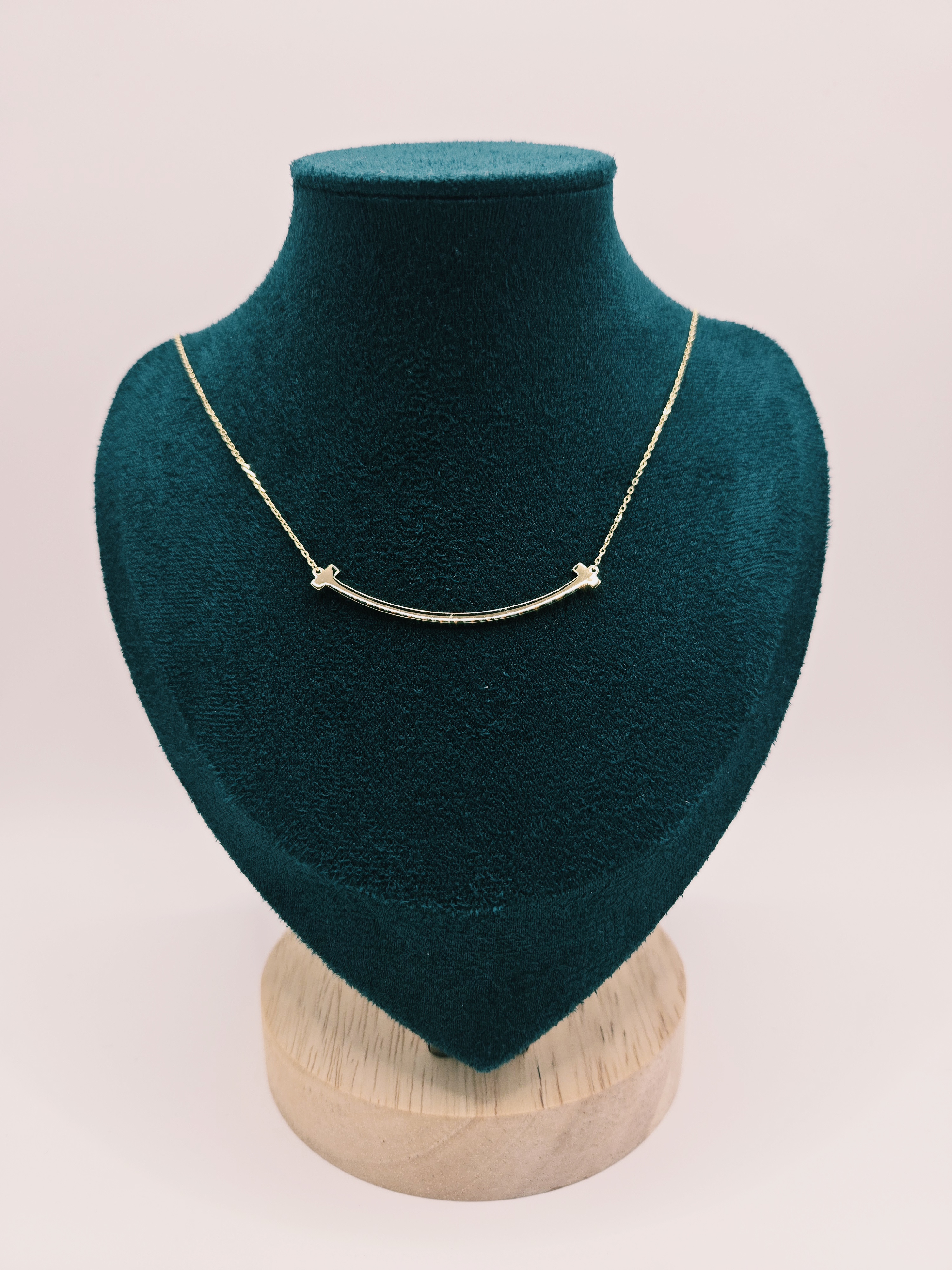 Elegantní dámský náhrdelník s prohnutou linií – stříbro pozlacené 14K zlatem, voděodolný