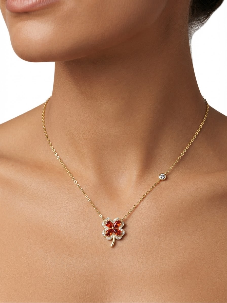 Dámský náhrdelník Červený čtyřlístek štěstí – červený jade, zirkony, stříbro pozlacené 14K zlatem