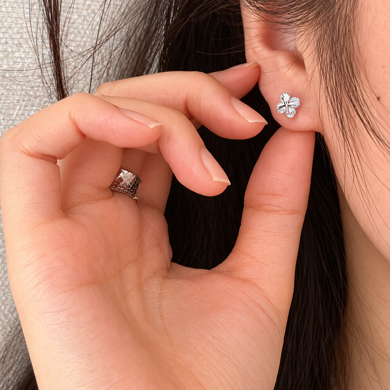 SILVER CRYSTAL CLOVER – Elegantní stříbrné náušnice se čtyřlístky