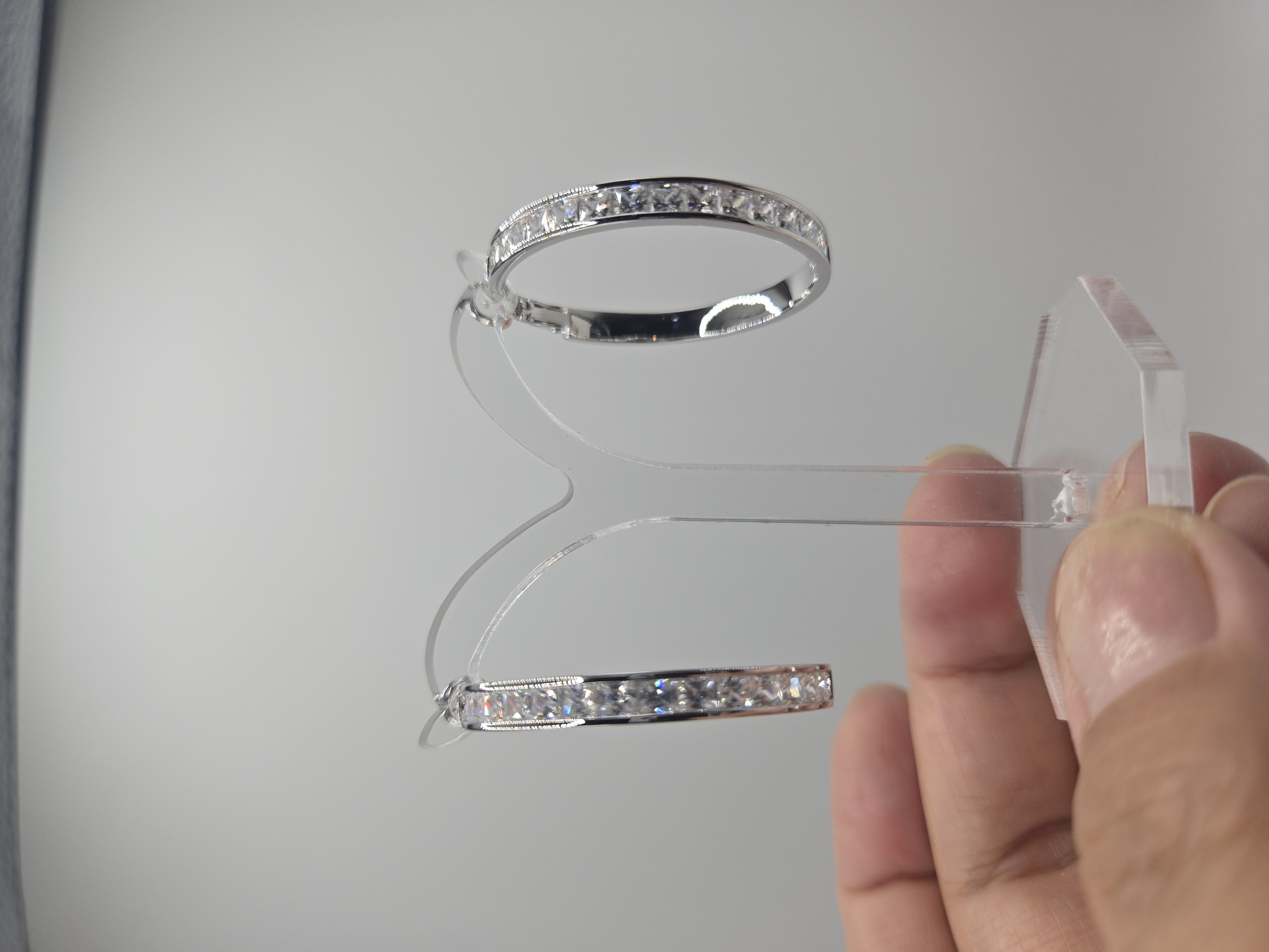 CRYSTAL PRESTIGE – Luxusní kruhové náušnice s čirými kamínky
