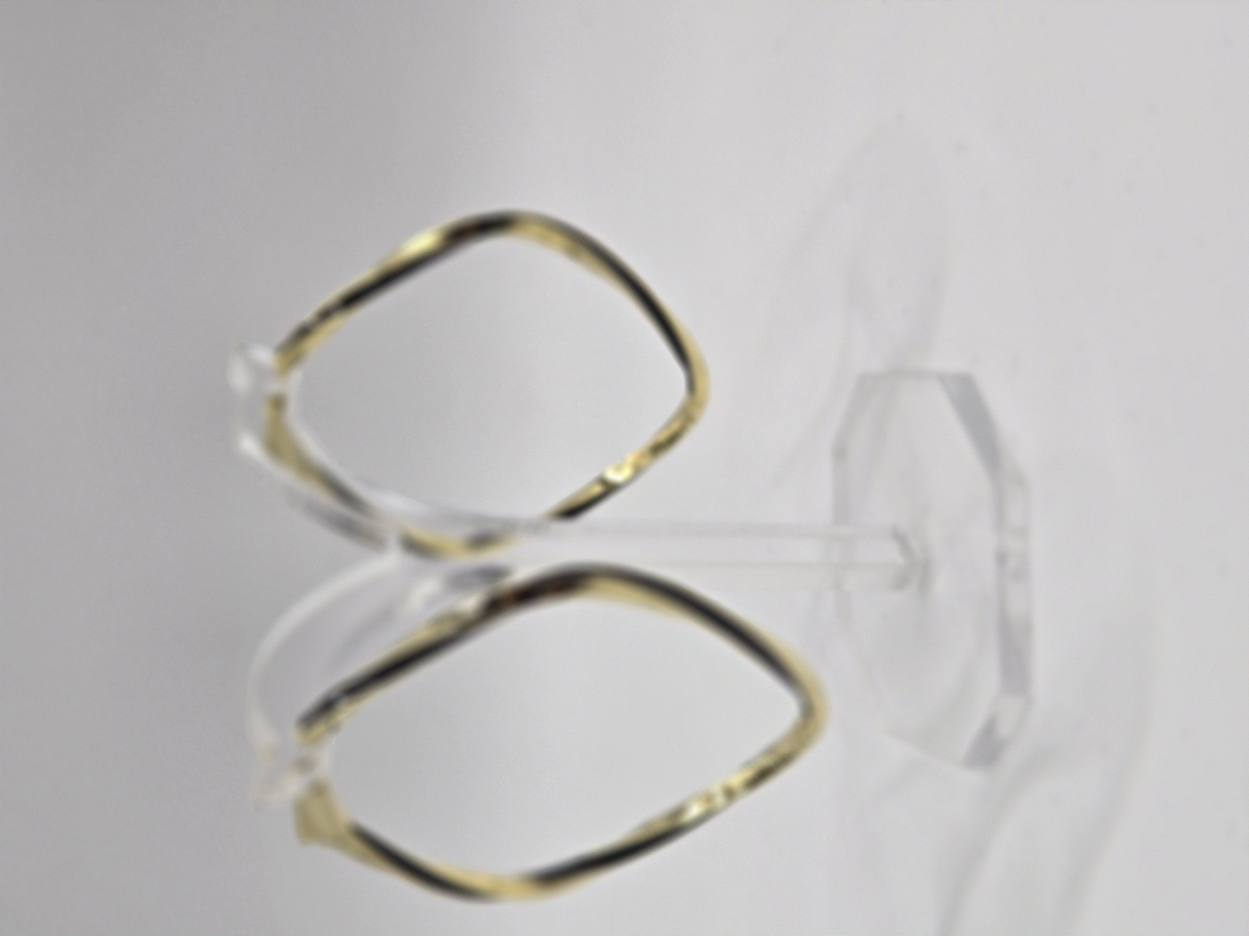 GOLDEN TWIST – Luxusní kruhové náušnice s elegantním spirálovým designem