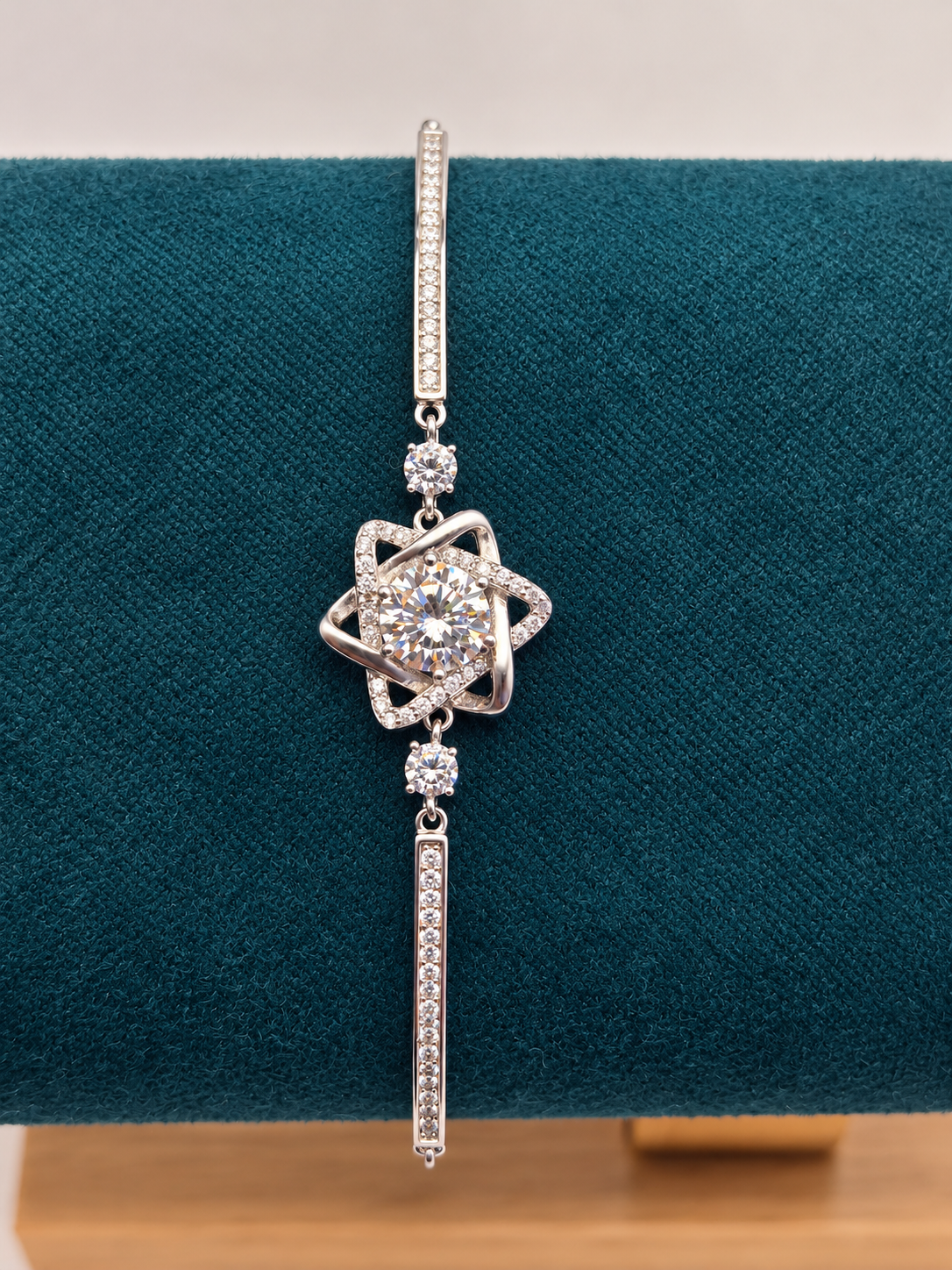 MOISSANITE CELESTIA – Luxusní stříbrný náramek Ag 925 s moissanitem 2 CT