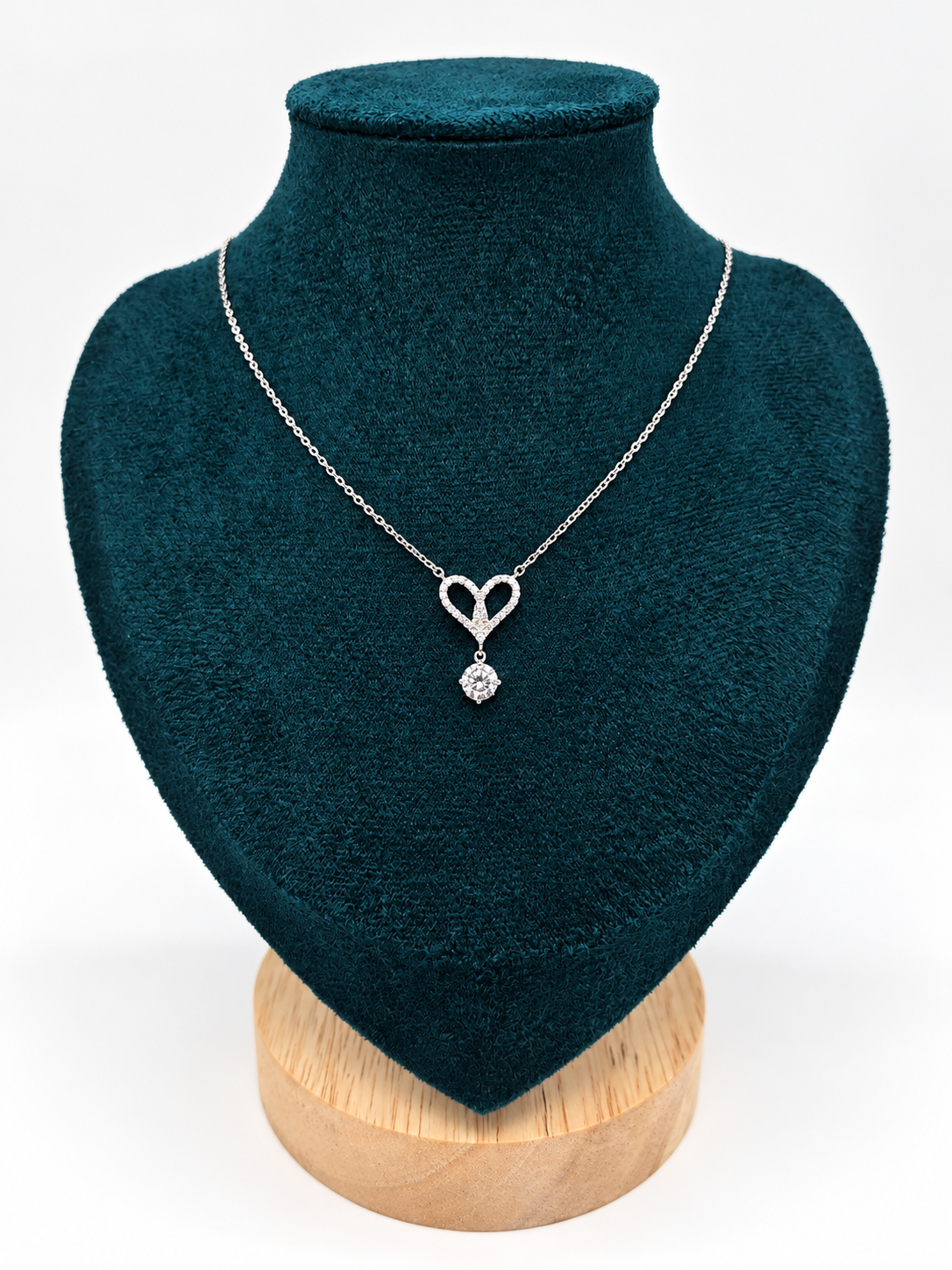 AMORE LUMIÈRE – Stříbrný náhrdelník Ag 925 se srdcem a moissanitem 0,3 ct