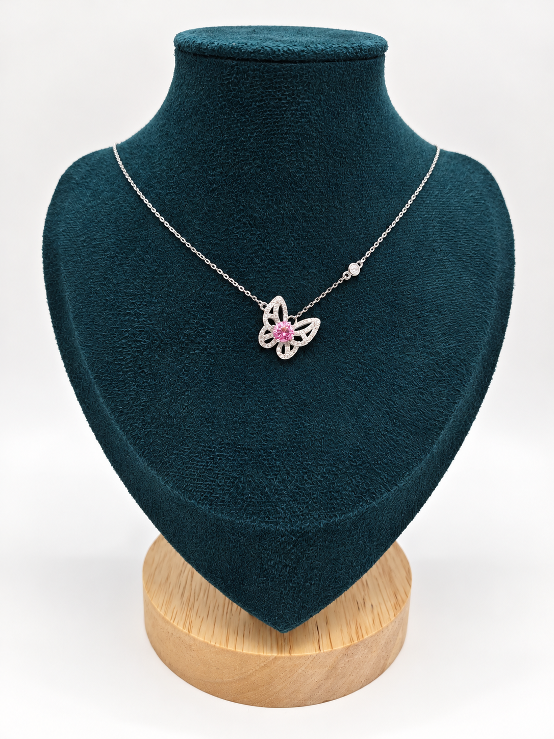 PINK BUTTERFLY – Stříbrný náhrdelník Ag 925 s růžovým moissanitem 0,3 ct