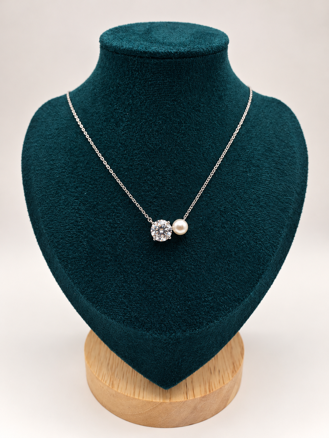 PEARL BRILLIANCE – Stříbrný náhrdelník Ag 925 s moissanitem 2 ct a sladkovodní perlou