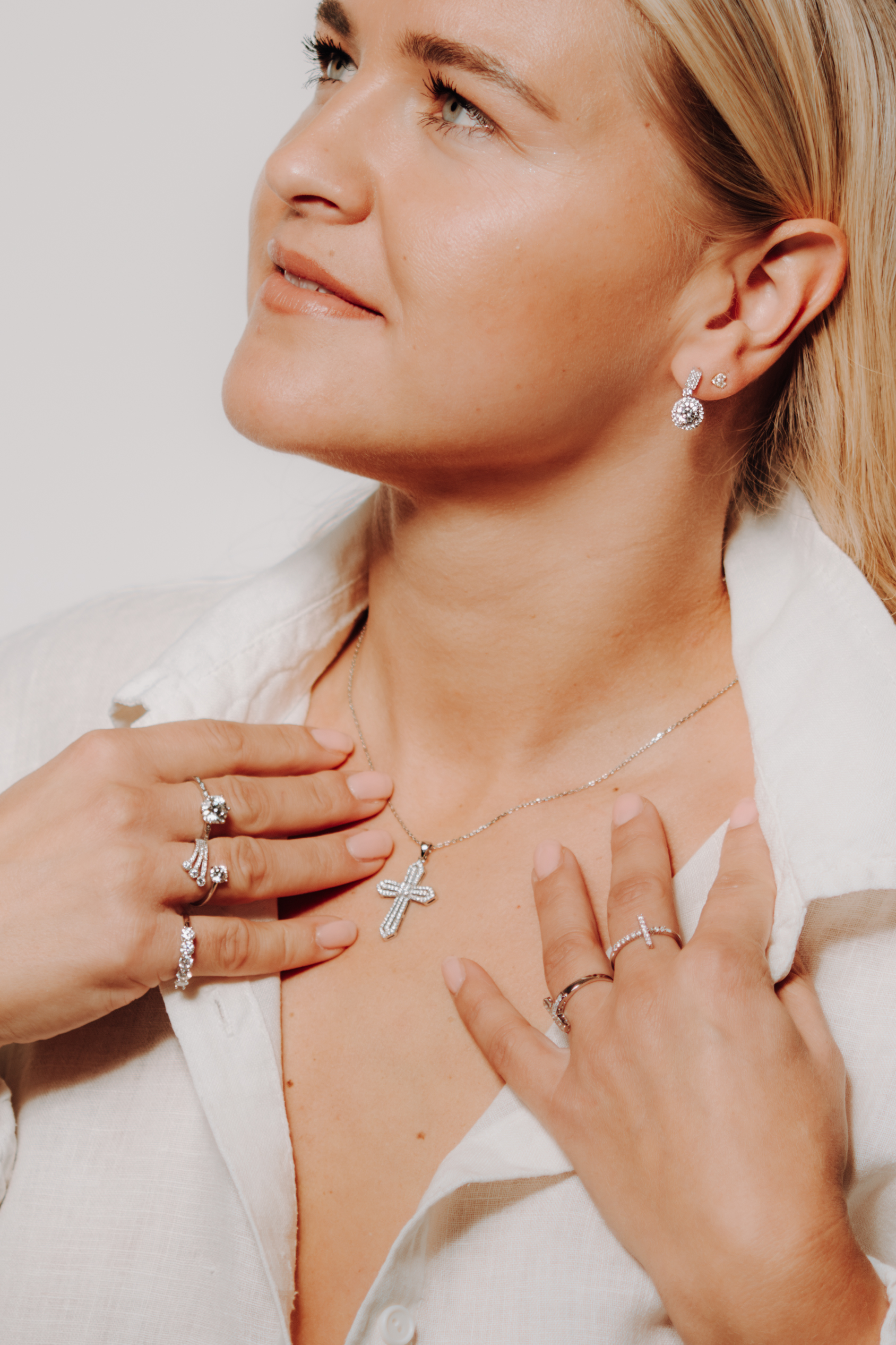 FIDELIA 1,5CT – Luxusní stříbrný prsten s pěti moissanity | ANU JEWELRY