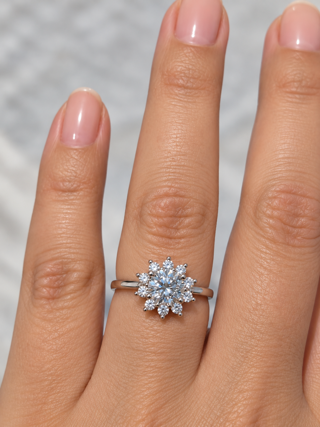 FLEUR BRILLIANCE 1CT – Luxusní stříbrný prsten s moissanitem a květinovým motivem | ANU JEWELRY