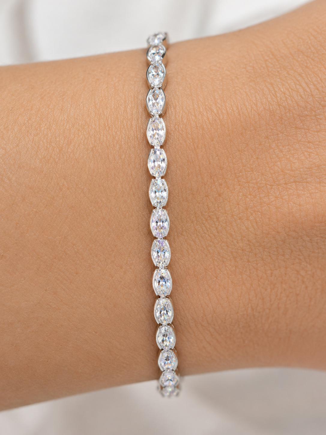 ZIRCONIA ETERNITY – Luxusní stříbrný náramek Ag 925 s oválnými zirkony