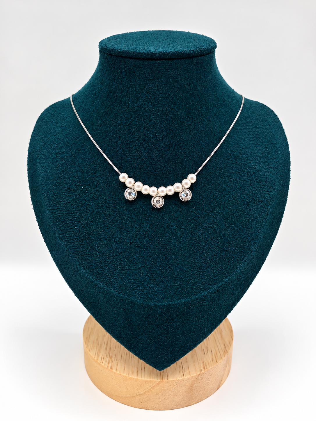 PEARL RADIANCE – Stříbrný náhrdelník Ag 925 se sladkovodními perlami a moissanitem 0,3 ct