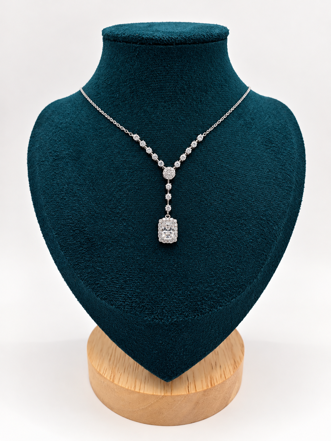 CELESTIAL RADIANCE – Stříbrný náhrdelník Ag 925 s moissanitem 0,3 ct