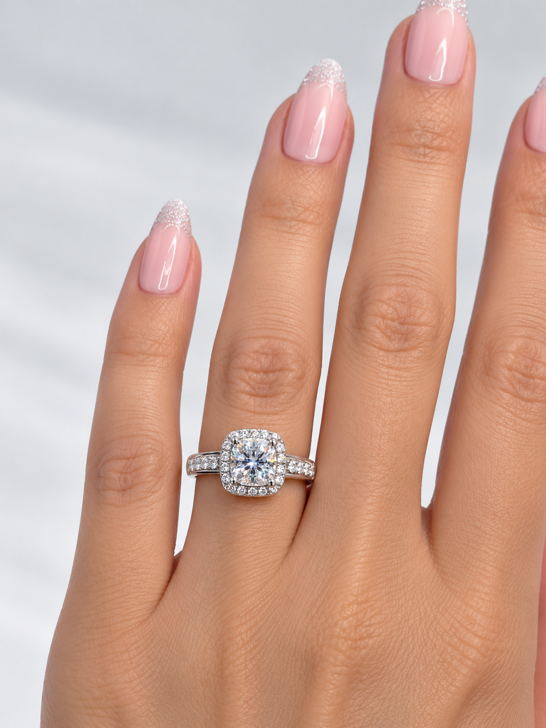 ELIANA 1CT – Luxusní stříbrný prsten s moissanitem a halo obrubou | ANU JEWELRY
