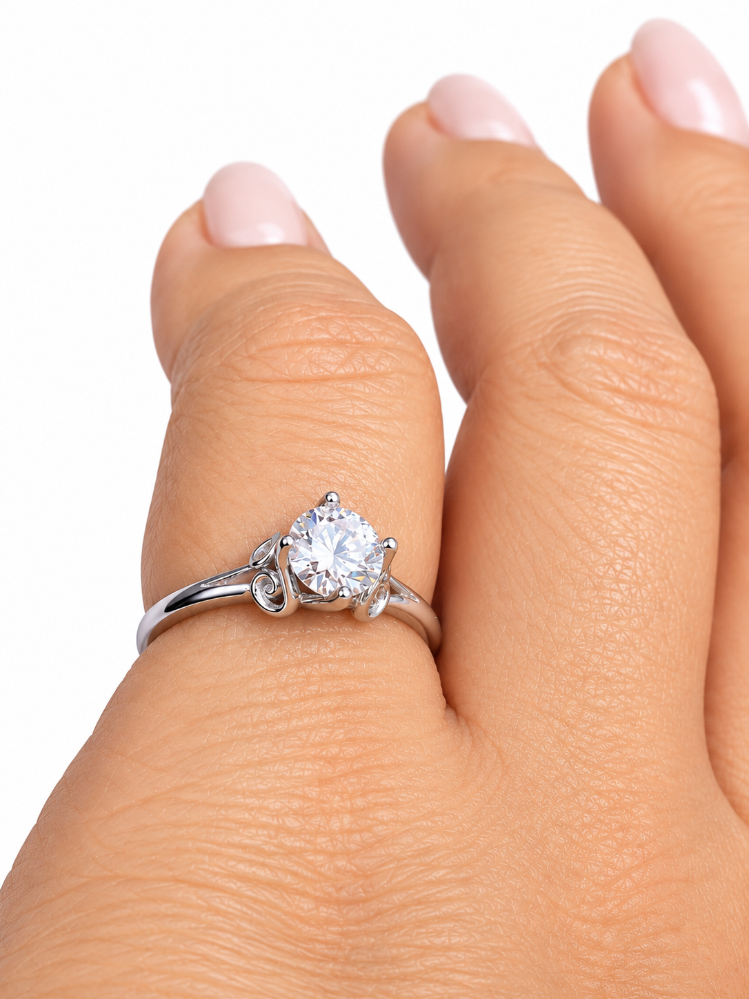 ARABELLA 1CT – Luxusní stříbrný prsten s moissanitem a ozdobnými spirálami | ANU JEWELRY