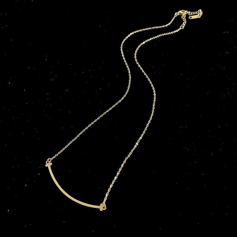 Elegantní dámský náhrdelník s prohnutou linií – stříbro pozlacené 14K zlatem, voděodolný
