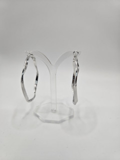 SILVER WAVE – Elegantní kruhové náušnice s vlnitým designem